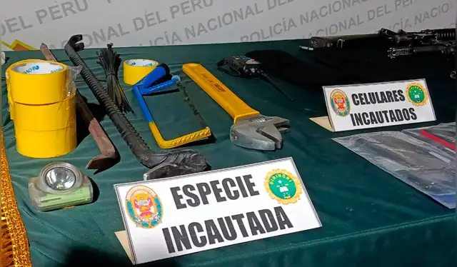  Los agentes hallaron tres fusiles AR-15 de largo alcance, una pistola y municiones. Créditos: cortesía.<br><br>    
