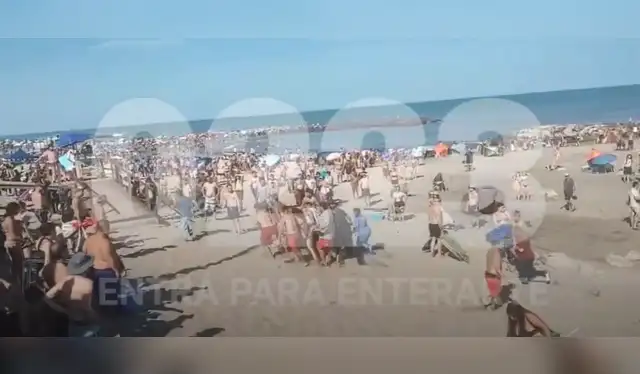 Trasladan una víctima de la ola gigante. Foto: 0223   