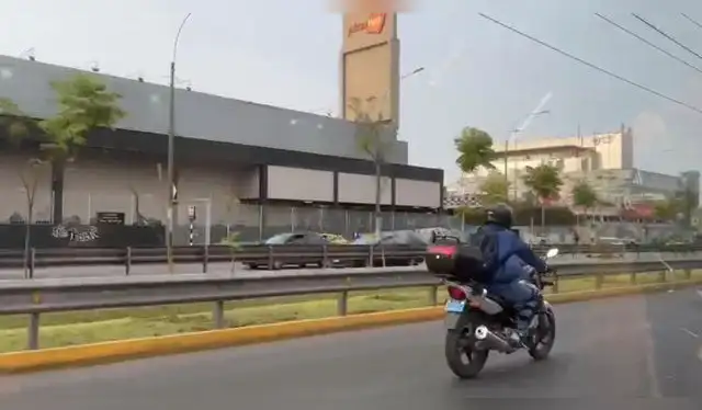 En la avenida Javier Prado hay mayor presencia de colectivos. Foto: Adrián Sarria 