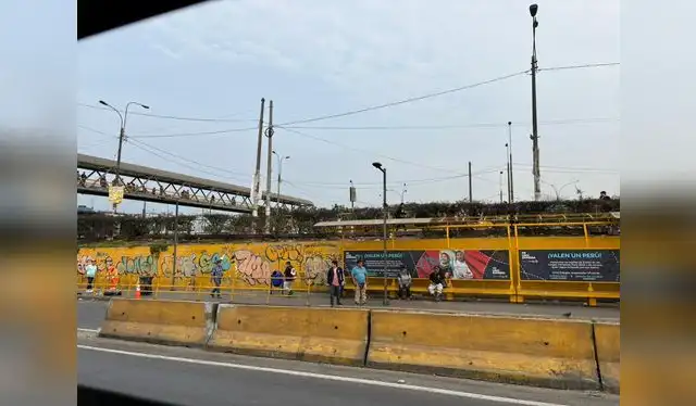 Pocos transeúntes en el paradero de Acho. Foto: Jhomira Condori   