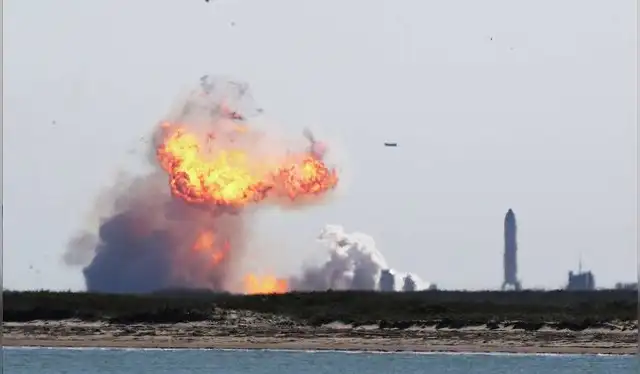  Una bola de fuego tras la explosión de una Starship en 2021. Foto: SpaceX   