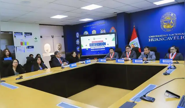 El evento contó con la participación del rector y otros altos funcionarios, quienes resaltaron la mejora continua y el compromiso institucional con la sostenibilidad y la excelencia académica en la educación.   