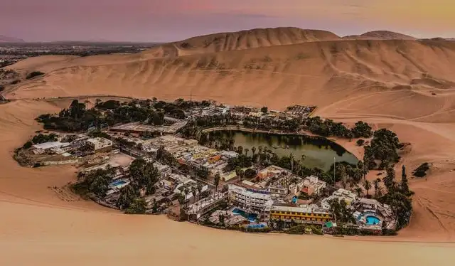  El oasis de la Huacachina, el único de Sudamérica, está ubicado en la región de Ica, Perú. Foto: Perú Travel   