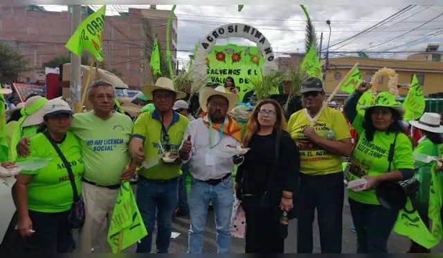 Parte de los pobladores que fueron incluidos en las investigaciones que acaba de archivar la Fiscalía de Islay. Foto: redes   
