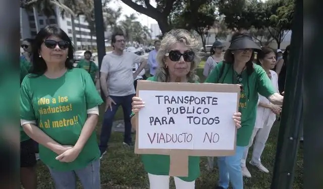 Denuncian el impacto ambiental de estos proyectos, que implicarían la pérdida de áreas verdes y la tala de miles de árboles. Foto: John Reyes / La República.    