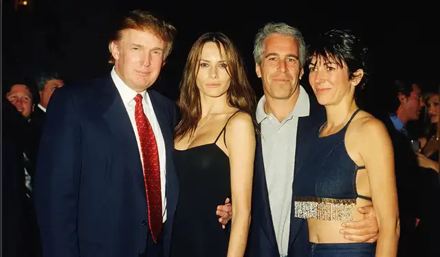 Donald Trump aparece junto a Melania, Jeffrey Epstein y Ghislaine Maxwell en un evento social de la década de 1990. Foto: AFP Donald Trump aparece junto a Melania, Jeffrey Epstein y Ghislaine Maxwell en un evento social de la década de 1990. Foto: AFP
