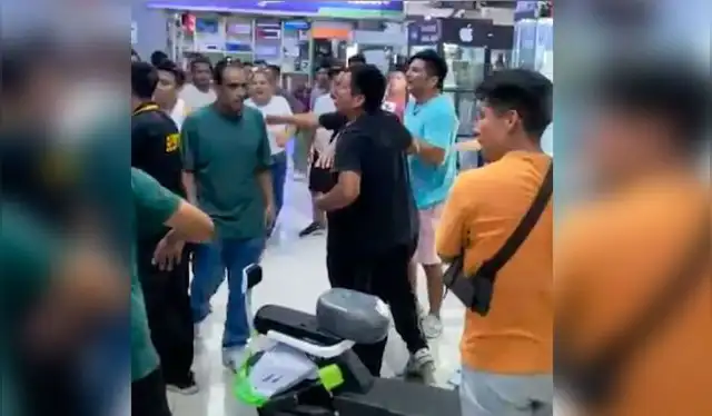  Personal de seguridad intentó intervenir para separar a los implicados, pero por varios minutos no logró controlar la situación. Foto: composición LR/ Panamericana TV   