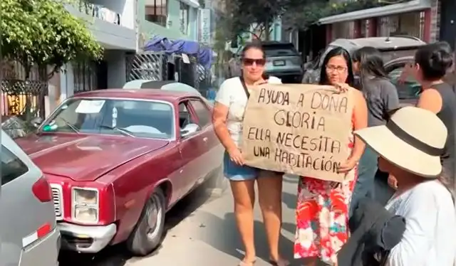  Vecinos de SJL piden apoyo para doña Gloria Villaverde y deje de dormir en un auto prestado. Foto: composición LR/ ATV   