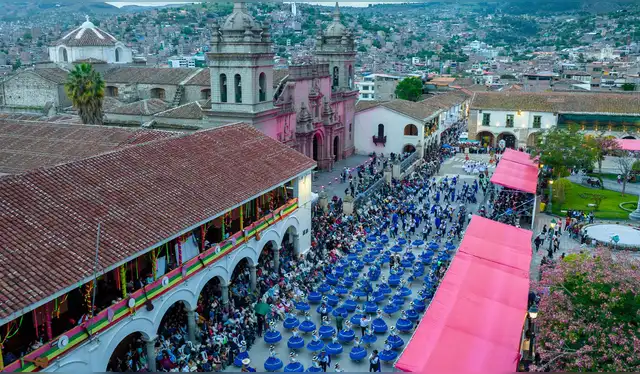  Más de 40 mil turistas llegaron a Ayacucho para celebrar el carnaval. Foto: Adrián Sarria, La República  