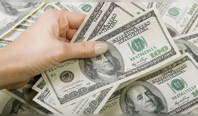 Precio del dolar cerró este 19 de febrero en S/3,360, según datos del <a href="https://larepublica.pe/economia/2026/01/21/julio-velarde-discrepa-en-davos-la-volatilidad-politica-no-se-ha-traducido-en-inestabilidad-macroeconomica-hnews-741069">Banco Central de Reserva del Perú (BCRP)</a>,    