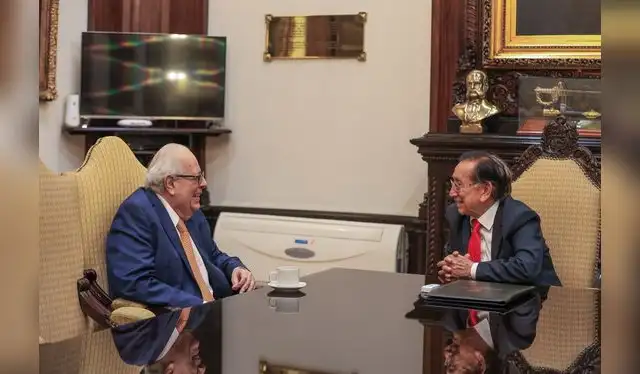 Julio Velarde se reunió con el nuevo presidente interino José Balcázar en Palacio de Gobierno.   
