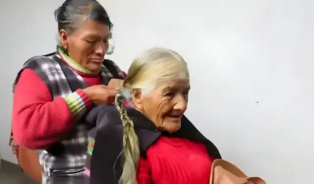  Paulina Romero cuida hoy a su madre como agradecimiento por el amor que recibió en su niñez. Foto: Pensión 65    