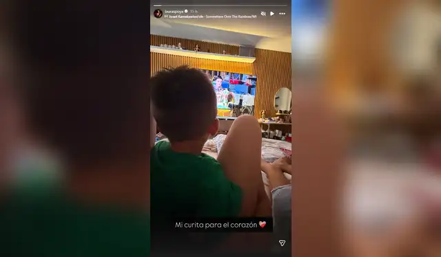 Laura Spoya descansando en su hogar junto a sus hijos Laura Spoya descansando en su hogar junto a sus hijos