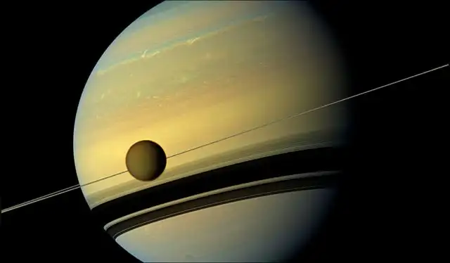  Saturno y Titán vistas desde la nave espacial Cassini. Foto: NASA/JPL-Caltech   