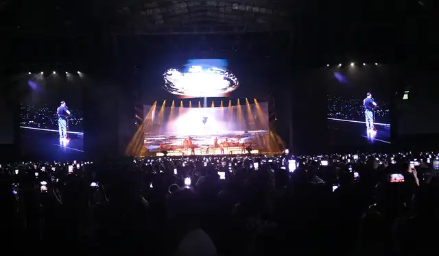  Miles de personas corearon la canción "Desde cuándo", entre otras. Foto: Carlos Felix, La República    