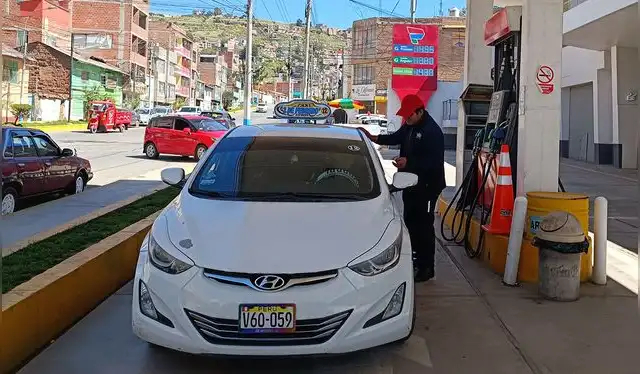 Conoce el precio de los combustibles en el Perú. Foto: Liubomir Fernández - La República.   