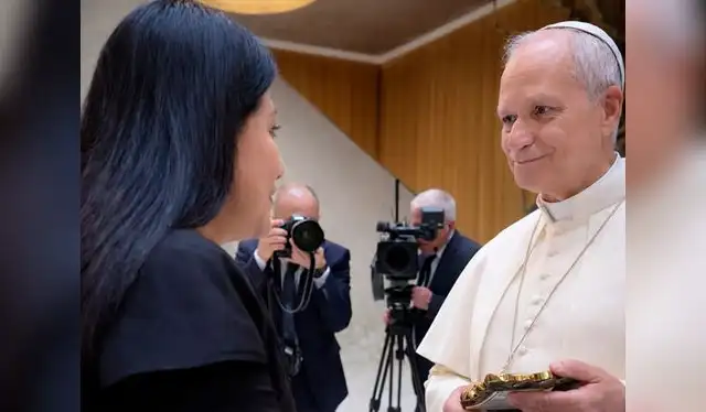  El papa León XIV recibió a la ministra de Economía y Finanzas, Denisse Miralles, en Ciudad de Vaticano.   