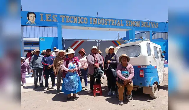  Los padres de familia de la institución educativa expresaron su rechazo a la reincorporación del auxiliar, quien fue denunciado por presuntos tocamientos indebidos. Foto: Cinthia Álvarez 
