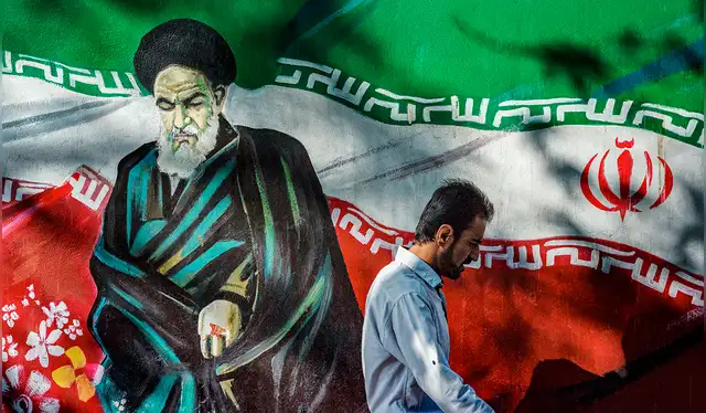   El arte tradicional iraní se mezcla con la retórica política. Foto: Jorge Pezantes    