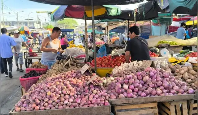 La cebolla se vende desde S/1,50 en el complejo de mercados de Piura. Foto: Almendra Ruesta - La República.   