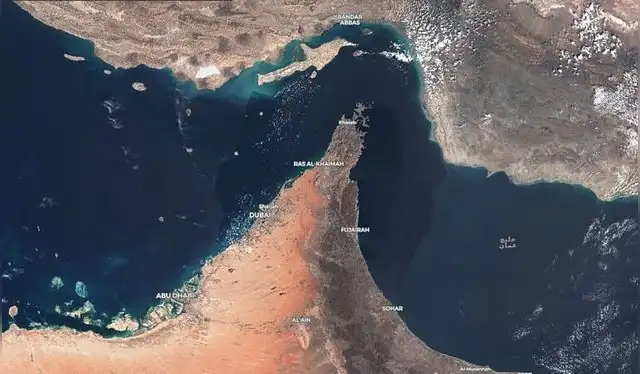 Por el estrecho de Ormuz ubicado en Irán y Omán, transita cerca del 20% del petróleo del mundo   