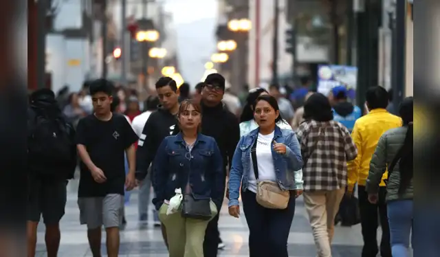  El 30% de los jefes de hogar que laboran en la informalidad vive en condición de pobreza, según el INEI.   