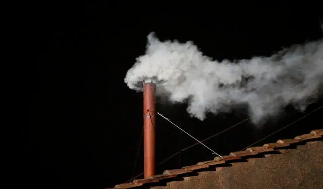 The white smoke announces the end of the conclave and the election of a new pope, "Habemus Papam". Photo: Clarín The white smoke announces the end of the conclave and the election of a new pope, "Habemus Papam". Photo: Clarín