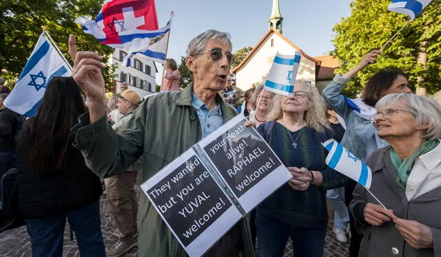 Protest against Yuval Raphel in the streets of Basel. Photo: AFP News. Protest against Yuval Raphel in the streets of Basel. Photo: AFP News.