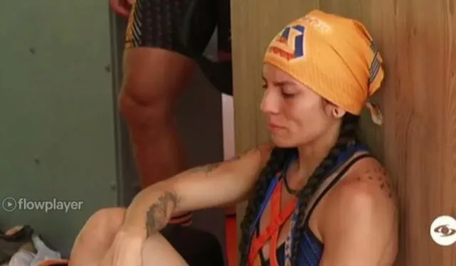 La capitana del equipo Gamma, Maleja, rompió a llorar y se excusó con sus compañeros por perder una de las competencias. Foto: captura Caracol TV