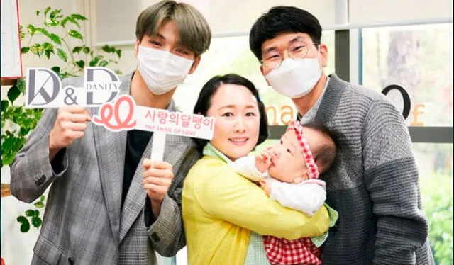 Kang Daniel tuvo un conmovedor encuentro con la bebé a quien ayudó a hacerse la cirugía coclear