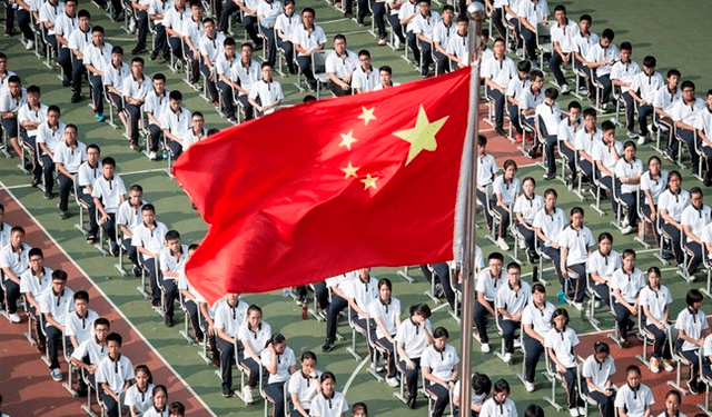 Orden y control en los colegios bajo la dirección del Gobierno de China. Foto: EFE