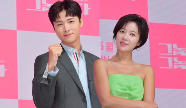 Hwang Jung Eum y Seo Ji Hoon en la conferencia de prensa de The Guy is That Guy (KBS2, 2020). Crédito: Instagram
