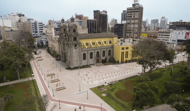 El parque Kennedy es uno de los principales atractivos del distrito de Miraflores. Foto: Andina El parque Kennedy es uno de los principales atractivos del distrito de Miraflores. Foto: Andina