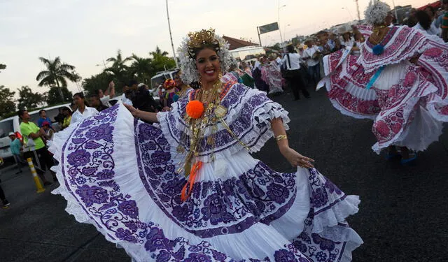 Los desfiles son parte esencial de las celebraciones del carnaval en Panamá. Foto: AFP   