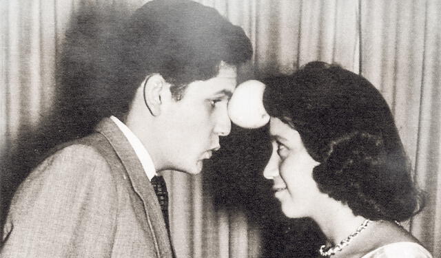  Fraternal. Con su hermana Cecilia, en 1959. Foto: difusión    