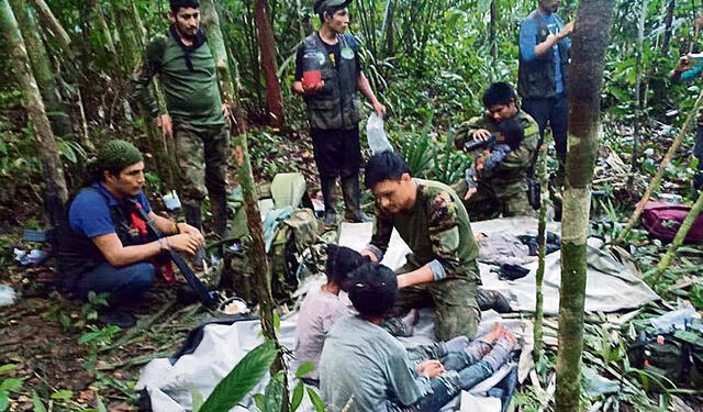 ¡Están vivos! Imagen de los cuatro niños hallados por un grupo de comandos del Ejército colombiano en medio de la selva. Foto: EFE    