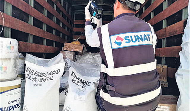  Control. La Sunat evita que un total de 33 insumos químicos lleguen a los narcolaboratorios. Foto: difusión<br><br>    