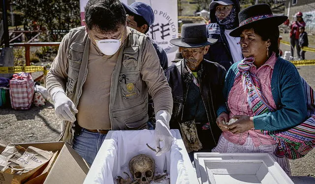 Proceso. Gracias a los forenses, las familias de 31 víctimas dieron sepultura a los suyos. Foto: John Reyes/La República   