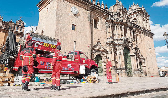  Participación. Cusco también recreó lo que sería un gran sismo en su zona monumental. Foto: La República   