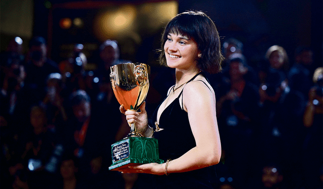  Copa Volpi. Para Cailee Spaeny como mejor actriz por Priscilla, de Sofi a Coppola. Foto: AFP   