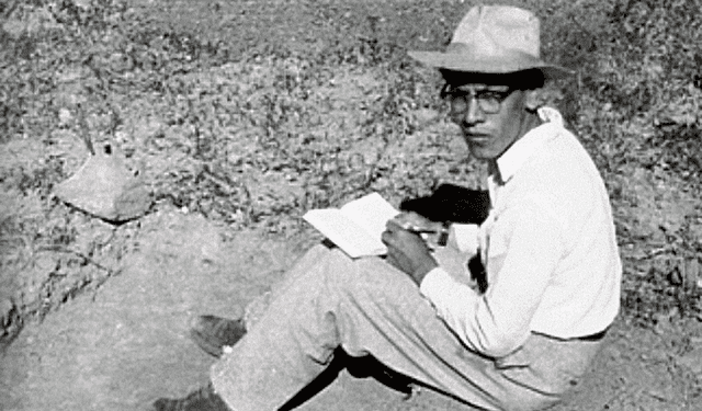 El joven arqueólogo. Cuando hacía trabajo de campo en Aya Orqo, Ayacucho, en 1957. Foto. difusión   