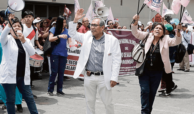  Radicalizan medida. Trabajadores acatarán un paro indefinido a nivel nacional el jueves 23. Foto: Marco Cotrina/La República   