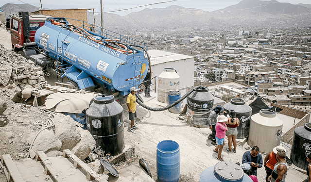  Agua. Cerca de la prisión de Lurigancho llega la cisterna, pero solo hasta cierto punto. Foto: John Reyes / La República    