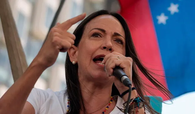 María Corina Machado no pierde la esperanza de participar en elecciones presidenciales de Venezuela. Foto: composición LR/AFP   