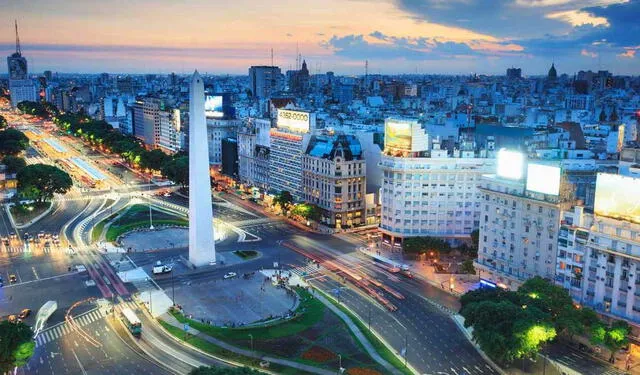 En la avenida 9 de julio se encuentran numerosos puntos de interés, como el Obelisco, el Teatro Colón, y diversos edificios gubernamentales. Foto: difusión   