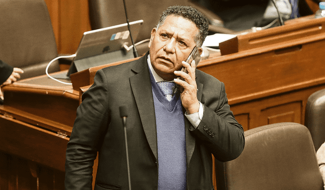 Esdras Medina pidió a Richard Acuña la Comisión de Presupuesto. Foto: difusión   