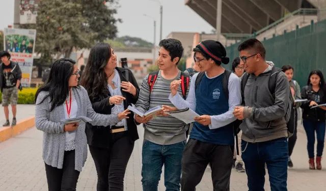  Existen críticas respecto al otorgamiento del grado profesional de manera automática. Foto: Andina   