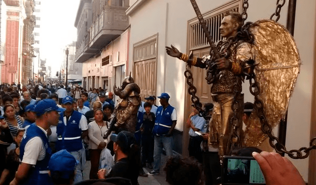 Las 'estatuas humanas' podrían ser reubicadas a otra parte del centro de Lima. Foto: difusión   