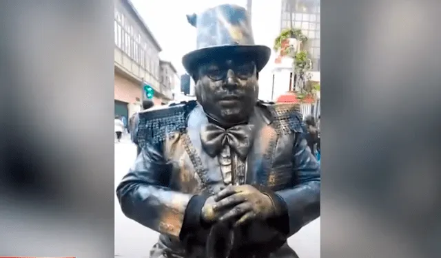 Ortiz lleva 18 años trabajando como 'estatua humana'. Foto: captura Panamericana TV   