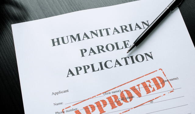 El parole humanitario podría ser revocado en un posible gobierno de Donald Trump. Foto: USCIS.   